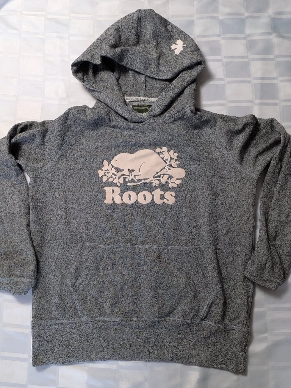 ROOTS GRAY HOODED SWEATER CANADA SIZE MEDIUM FRONT POCKET BEAVER LOGO GREY